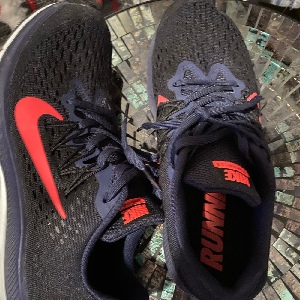 Women’s 8.5 Nike women’s windflow 5